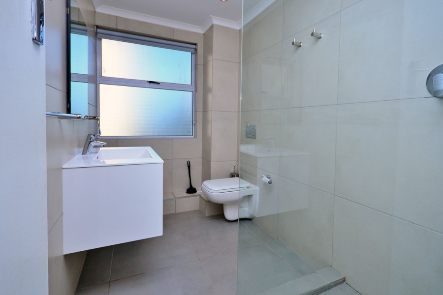 To Let 3 Bedroom Property for Rent in Sea Point Western Cape